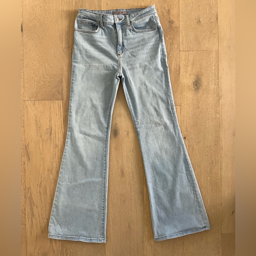 Joe's Jeans The Riley High Rise Light Wash Flare - Picture 3 of 8